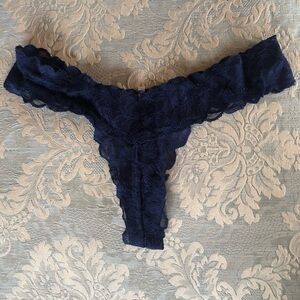 VS PINK extra low rise scalloped lace thong size medium navy